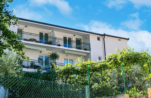 Gradac Apartment | One bedroom apartment with terrace and sea view Gradac, Makarska (A-20041-c)