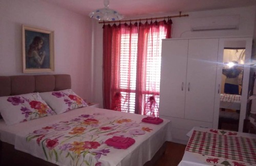 Gradac Apartment | One Bedroom Apartment with Balcony and Sea View