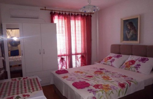 Gradac Apartment | One Bedroom Apartment with Balcony and Sea View