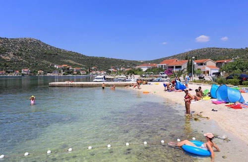Poljica Apartment | One bedroom apartment with terrace Poljica, Trogir (A-10010-d)