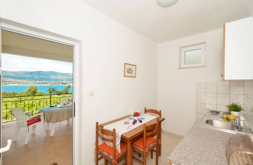 Arbanija Apartment | One bedroom apartment with terrace and sea view Arbanija, Čiovo (A-5228-c)