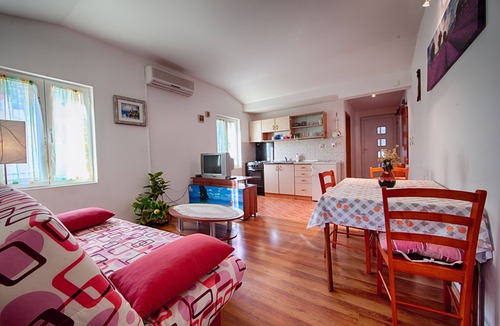 Komiza Apartment | One bedroom apartment with terrace and sea view Komiža, Vis (A-2450-b)