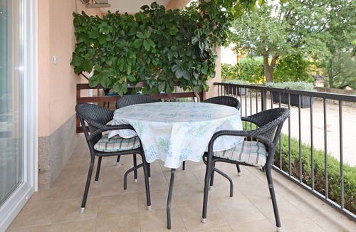 Kornic Apartment | One bedroom apartment with terrace Kornić, Krk (A-415-a)