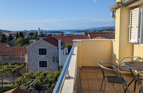 Susica Apartment | One bedroom apartment with terrace and sea view Murter (A-5100-a)
