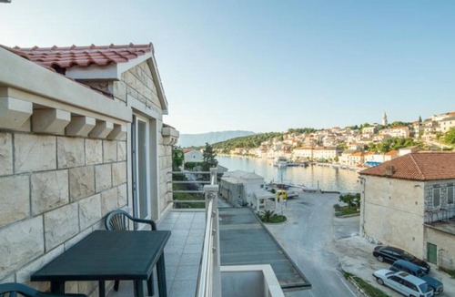 Povlja Apartment | One bedroom apartment with balcony and sea view Povlja (Brač) (A-14126-a)