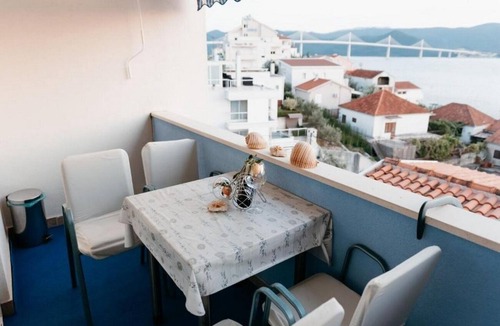 Komarna Apartment | One bedroom apartment with balcony and sea view Komarna, Neretva Delta - Ušće Neretve (A-21938-b)