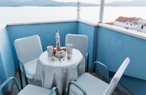 Komarna Apartment | One bedroom apartment with balcony and sea view Komarna, Neretva Delta - Ušće Neretve (A-21938-d)