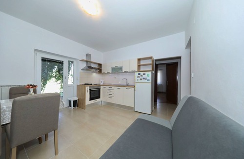 Kraj Apartment | One bedroom apartment with terrace Tkon, Pašman (A-8302-c)