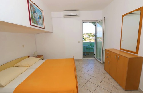 Jakisnica Apartment | One bedroom apartment with terrace and sea view Jakišnica, Pag (A-10428-a)