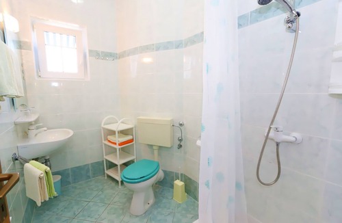 Jakisnica Apartment | One bedroom apartment with terrace and sea view Jakišnica, Pag (A-10428-a)