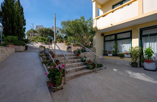 Jakisnica Apartment | One bedroom apartment with terrace and sea view Jakišnica, Pag (A-4053-c)