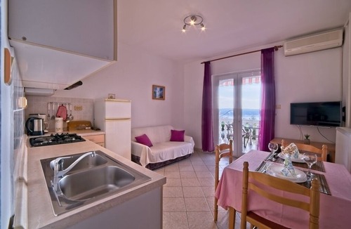 Supetarska Draga Apartment | One bedroom apartment with balcony and sea view Supetarska Draga - Gonar, Rab (A-22586-b)