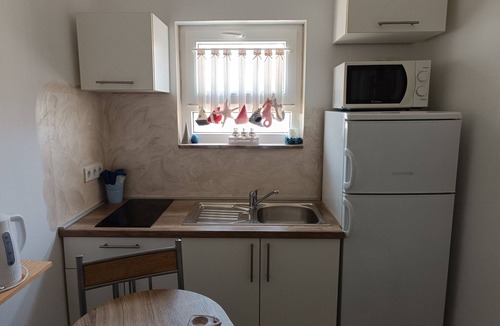 Rab Town Apartment | One bedroom apartment with hot tub Supetarska Draga - Donja, Rab (A-25308-c)