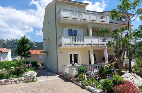 Mundanije Apartment | One bedroom apartment with terrace Mundanije, Rab (A-4953-b)