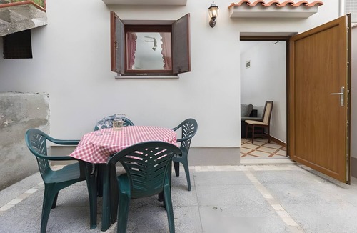 Tkon Apartment | One-Bedroom Apartment with Mountain View, Wi-Fi, and Air Conditioning