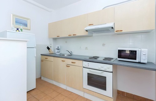 Tkon Apartment | One-Bedroom Apartment with Sea View, WiFi, and Air Conditioning