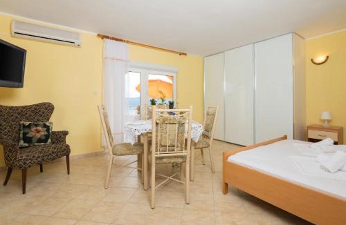 Zagorje Apartment | Panoramare Komplex Vesna by 22Estates