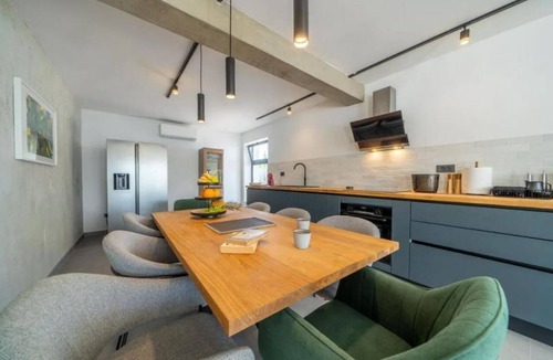 Povljana House | Peaceful 5-bedroom house with AC in charming Povljana