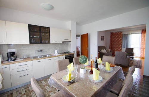 Sajini Apartment | Peaceful Apartment in the Charming Village Škitača