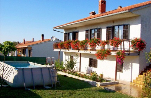 Sajini Apartment | Peaceful Apartment in the Charming Village Škitača