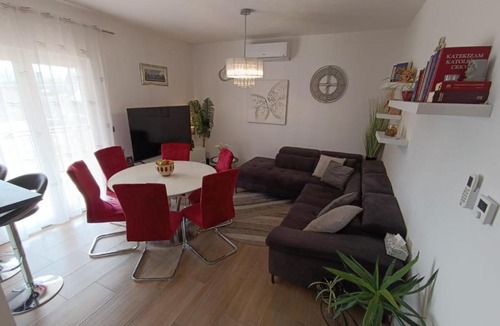 Podgradina House | Peaceful Private Villa near Zadar & Nin with Garden, Terrace & BBQ