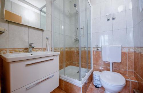 Brist House | Pension Kathi