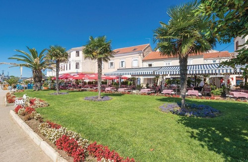 Biograd na Moru Apartment | Pet friendly apartment in Biograd with WiFi