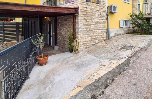 Zaboric Apartment | Pet friendly apartment in Zaboric with WiFi