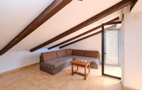 Artatore Apartment | Pet Friendly Apartment In Artatore With Wifi