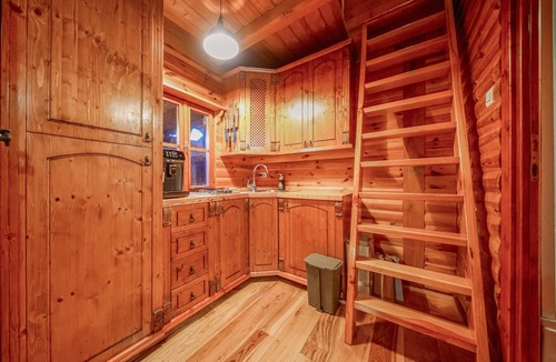 Jastrebarsko House | Pet friendly home in Brebrovac with WiFi