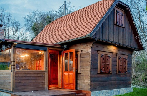 Jastrebarsko House | Pet friendly home in Brebrovac with WiFi