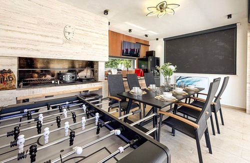 Rasopasno House | Pet friendly home in Rasopasno with sauna