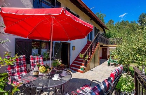 Lic House | Pet friendly home in Lic