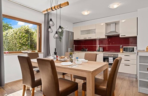 Zbandaj House | Pet friendly home in Radmani