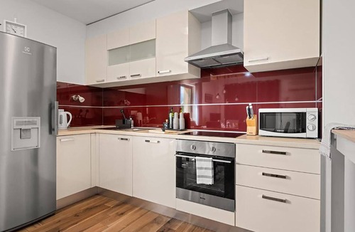 Zbandaj House | Pet friendly home in Radmani