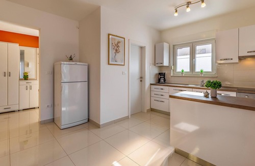 Skatari House | Pet friendly home in Skatari