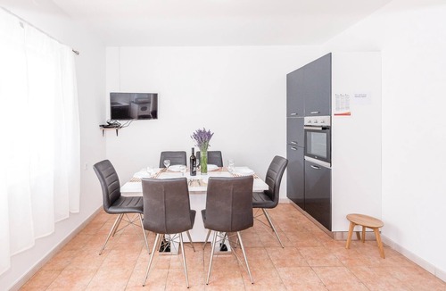 Unesic House | Pet friendly home in Unesic