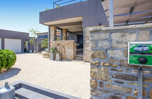 Benkovac House | Pet friendly home in Zagrad