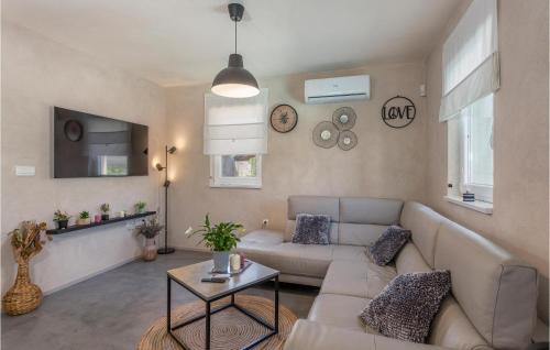 Sveti Ivan Dobrinjski House | Pet Friendly Home In Sveti Ivan Dobrinjski