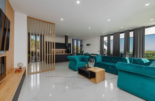 Novalja Villa | Pet-friendly hub by the sea