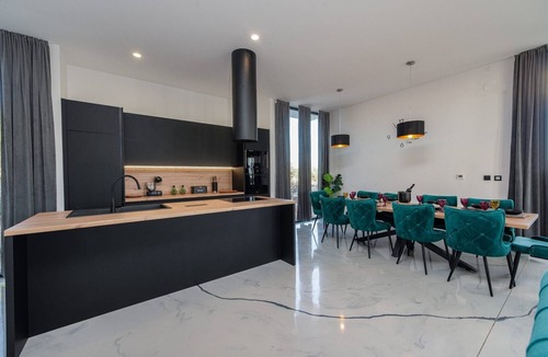 Novalja Villa | Pet-friendly hub by the sea
