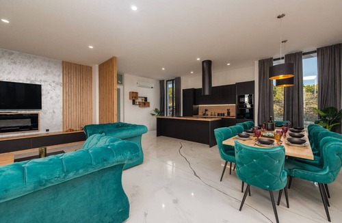 Novalja Villa | Pet-friendly hub by the sea