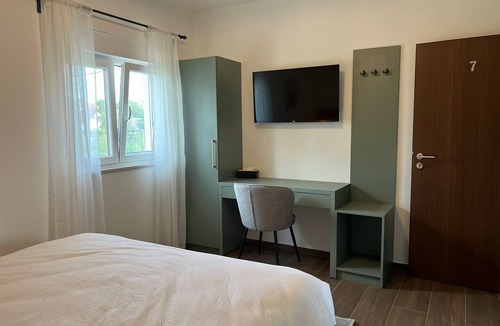 Irinovac Apartment | Pink Broom 1-bedroom with AC in charming Plitvice Lakes