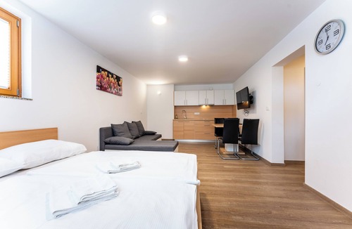 Senturska Gora Apartment | PJ Apartments & Wellness - Hot Tub & Sauna - Free Parking