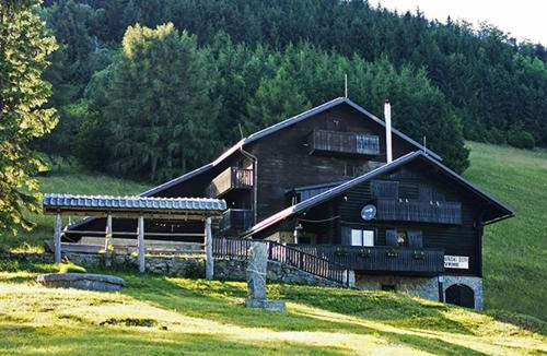 Hrastnik House | Planinski dom Vrhe