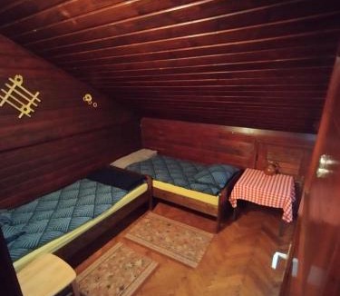 Hrastnik House | Planinski dom Vrhe