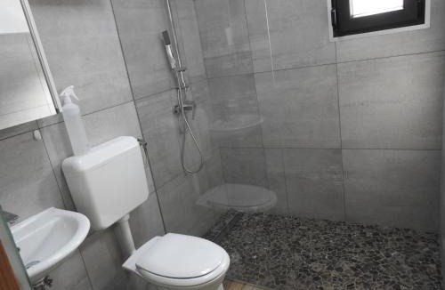Ajdovscina House | Počitniški hišici - Small holiday houses
