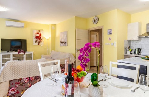 Kostrena Apartment | Pool and Garden Apartment Hortenzija 1, Kostrena, Croatia