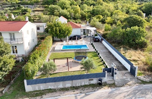 Sestanovac Villa | Private Pool Villa with Jacuzzi & Mountain View near Makarska