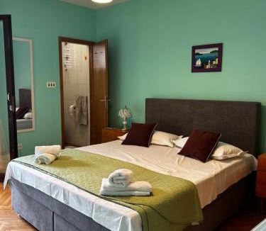 Kastel Novi House | Private Terrace Room - Free Parking - Near Airport & Center